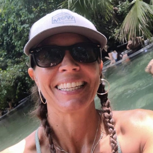 Meet your Posher, Alessandra - Picture 1 of 1